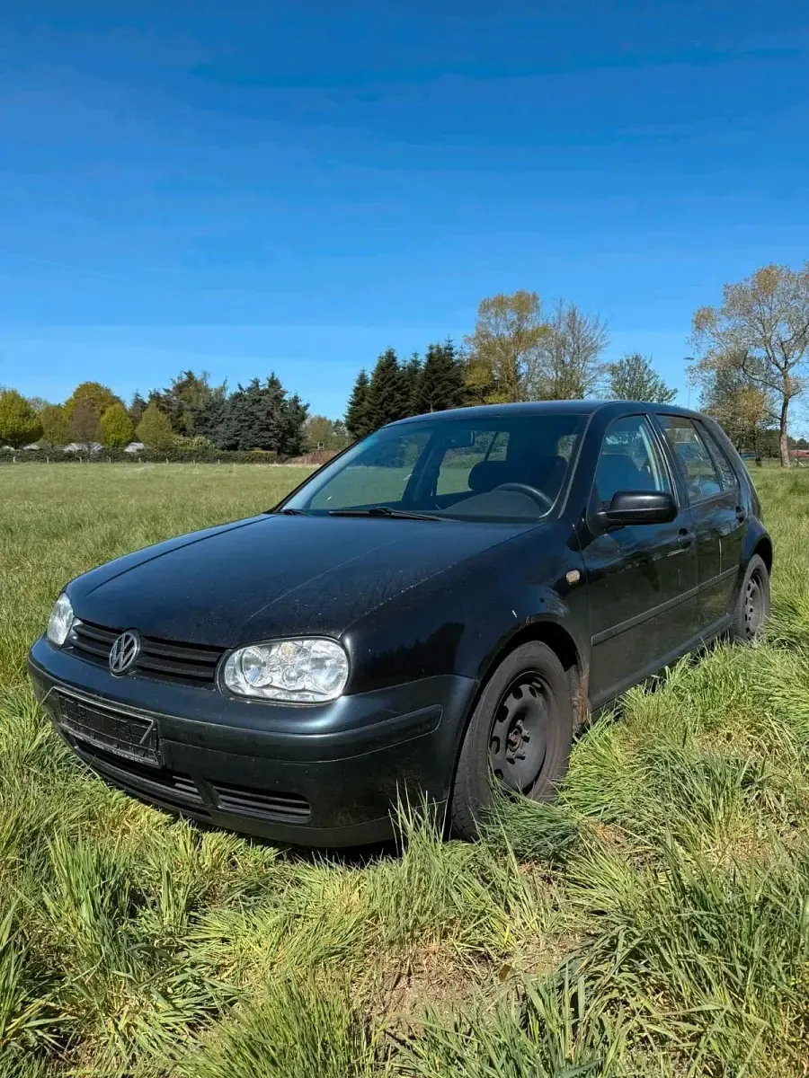 Używany VW Golf IV 75 KM (55 kW) 2002 Czarny Hatchback