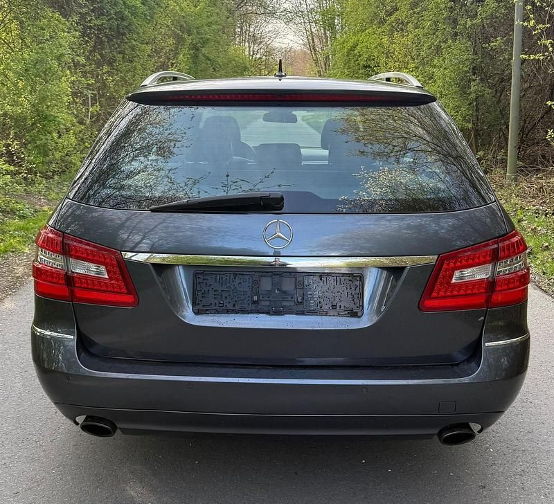 Gebraucht Mercedes E350 231 PS (169 kW) 2010 Grau Kombi