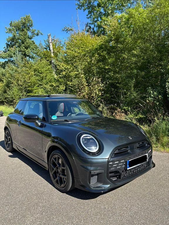 Grau Gebraucht 2024 Mini John Cooper Works Kleinwagen | 35.200 € (Fairer Preis) - Bild 1/4