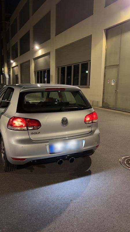 Silber Gebraucht 2009 VW Golf VI R Limousine | 5.000 € (Etwas zu teuer) - Bild 1/4