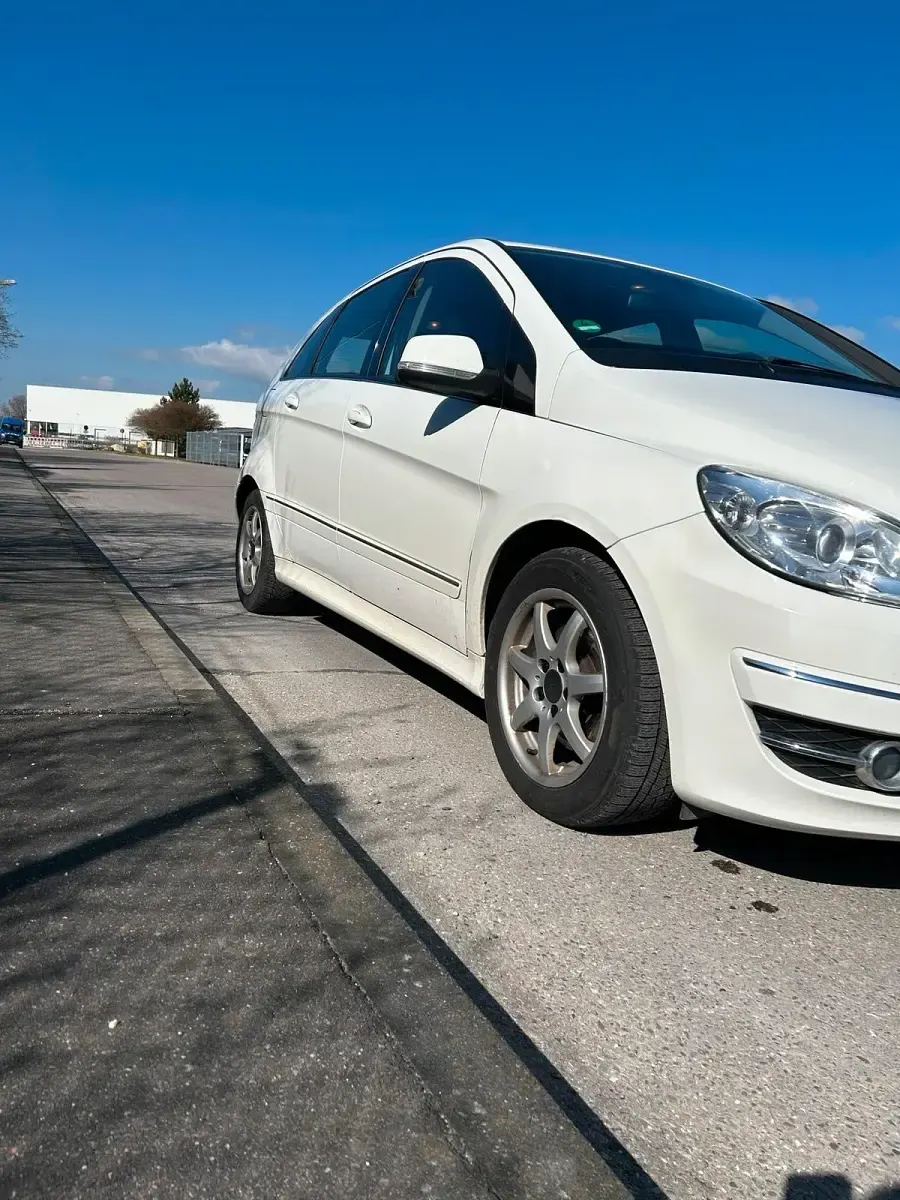 Gebraucht Mercedes B200 193 PS (141 kW) 2008 Weiß Van / Kleinbus