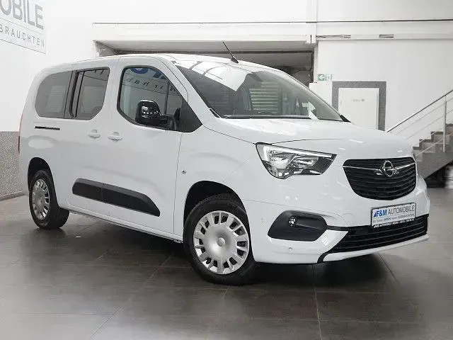 Gebraucht Opel Combo Life Elegance 131 PS (96 kW) 2023 Casablancaweiss/glacier/arctic Van / Kleinbus