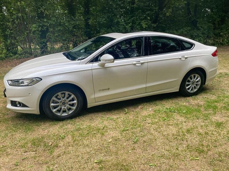 Gebraucht Ford Mondeo Vignale 190 PS (139 kW) 2015 Weiß Limousine