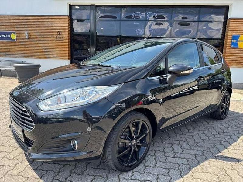 Schwarz Gebraucht 2015 Ford Fiesta Titanium Kleinwagen | 4.990 € (Fairer Preis) - Bild 1/4