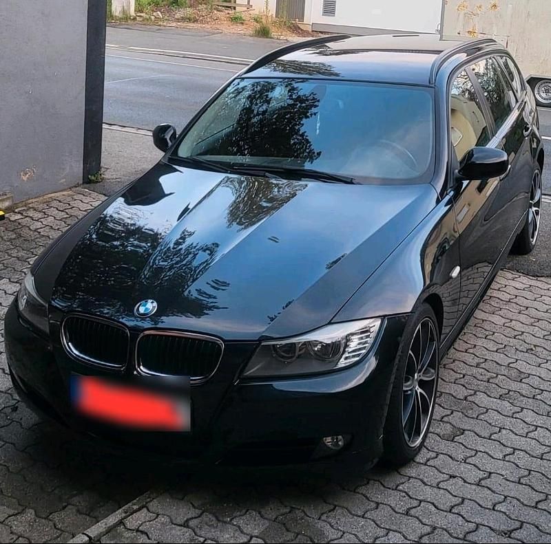 Gebraucht BMW 320 170 PS (125 kW) 2010 Schwarz Kombi