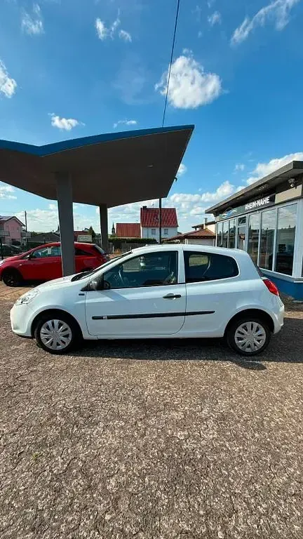 Gebraucht Renault Clio 75 PS (55 kW) 2013 Weiß