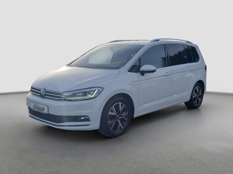 Gebraucht VW Touran Highline 150 PS (110 kW) 2023 Weiß (pure white) Van / Kleinbus