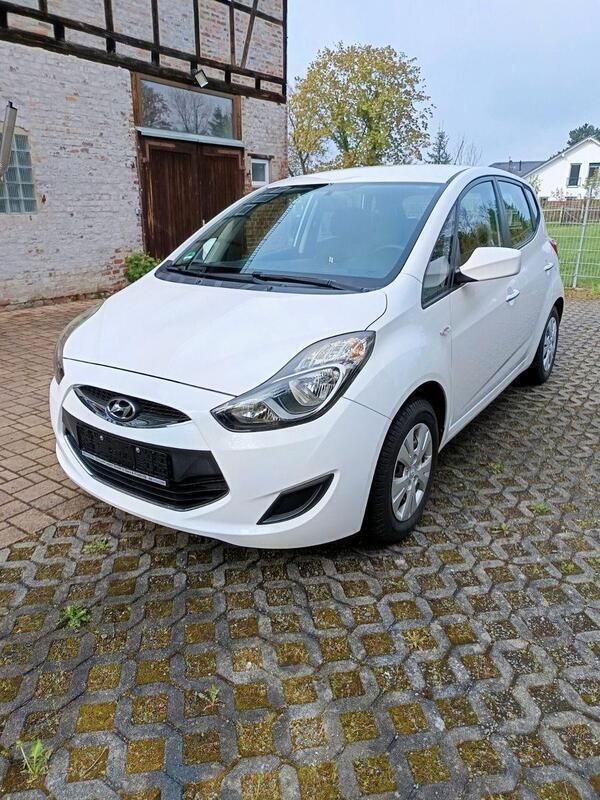 Silber Gebraucht 2014 Hyundai ix20 Van / Kleinbus | 6.990 € (Superpreis) - Bild 1/4