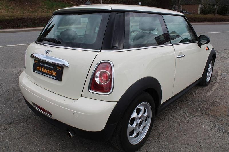 Gebraucht Mini ONE Pepper 75 PS (55 kW) 2012 Weiß Kleinwagen