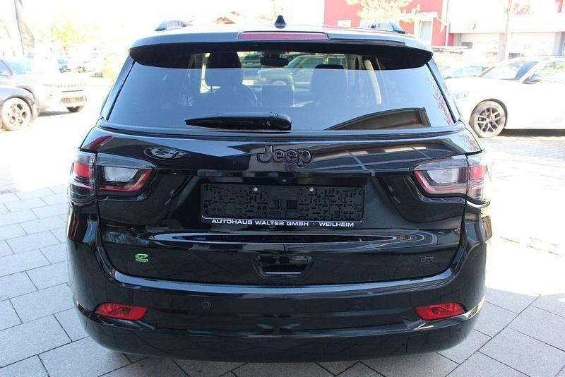 Second-hand Jeep Compass 131 CP (96 kW) 2023 Negru SUV