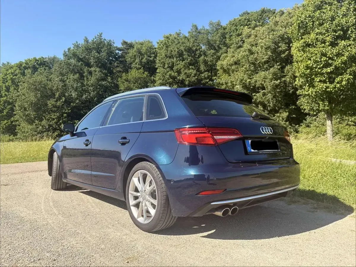 Gebraucht Audi A3 Sportback Sport 150 PS (110 kW) 2018 Blau Kleinwagen