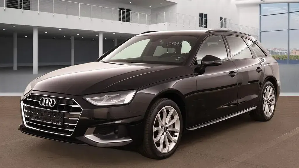 Używany Audi A4 Advanced 235 KM (172 kW) 2023 Czarny Sedan/Limuzyna