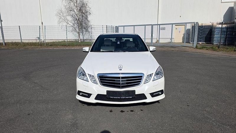 Gebraucht Mercedes E350 AMG 265 PS (194 kW) 2011 Weiß Limousine