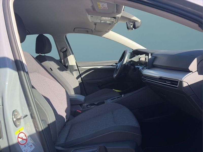 Gebraucht VW Golf VIII 131 PS (96 kW) 2023 Grau Kleinwagen