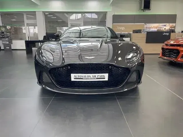 Gebraucht Aston Martin DBS 725 PS (533 kW) 2021 Grau Coupé