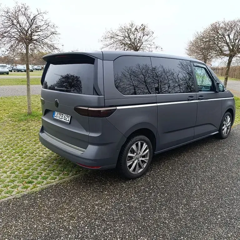 Gebraucht VW Multivan Style 150 PS (110 kW) 2022 Grau Van / Kleinbus
