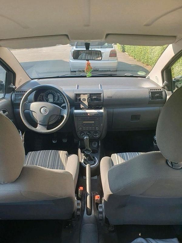 Gebraucht VW Fox 54 PS (39 kW) 2008 Schwarz Kleinwagen