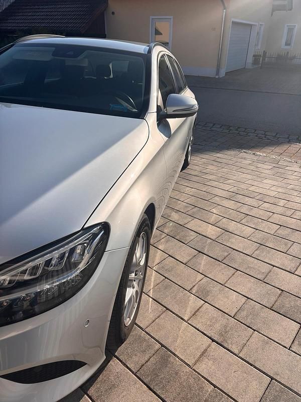 Gebraucht Mercedes C220 194 PS (142 kW) 2019 Silber Kombi