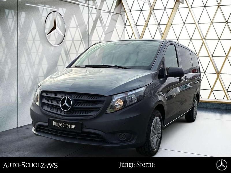 Gebraucht Mercedes Vito 163 PS (119 kW) 2023 Selenitgrau metallic Van