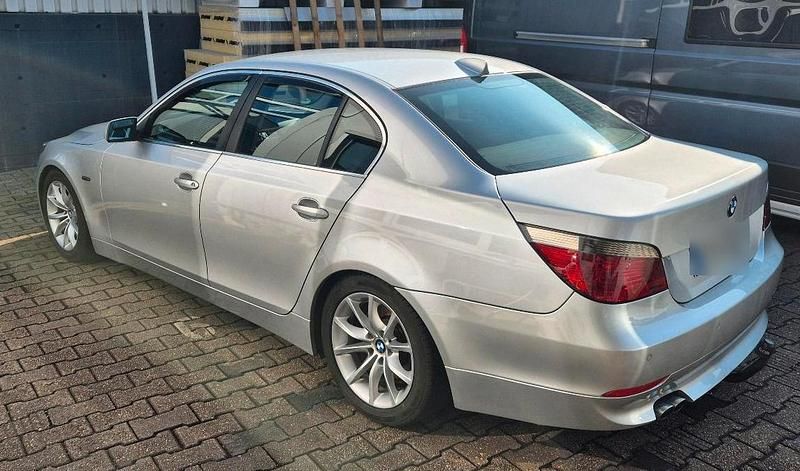 Gebraucht BMW 525 192 PS (141 kW) 2004 Silber Limousine