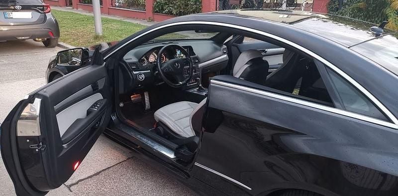 Schwarz Gebraucht 2010 Mercedes E220 AMG line Coupé | 9.499 € (Guter Preis) - Bild 1/4