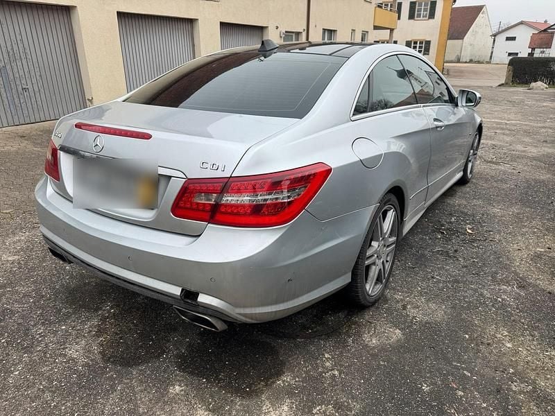 Gebraucht Mercedes E350 231 PS (169 kW) 2010 Silber Coupé