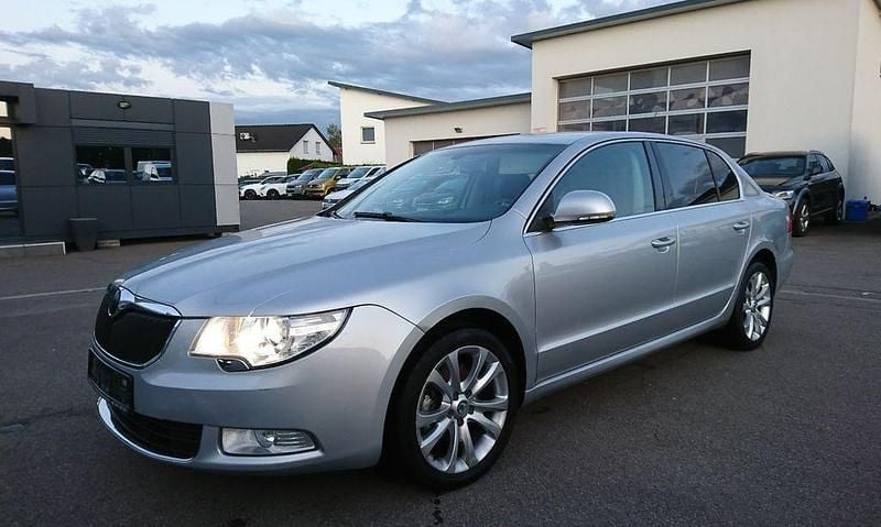 Silber Gebraucht 2008 Skoda Superb Ambition Limousine | 2.699 € (Superpreis) - Bild 1/4
