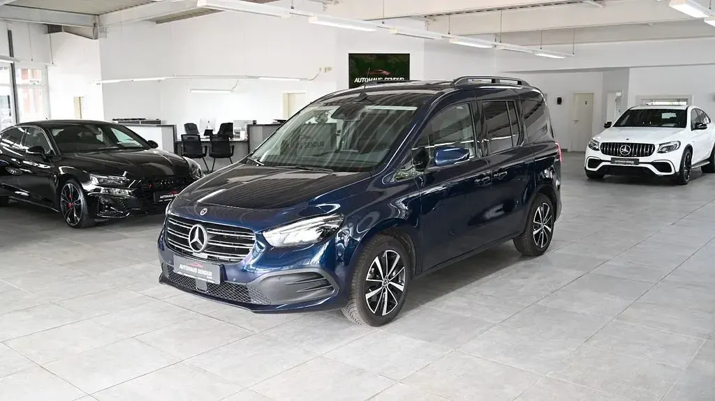 Gebraucht Mercedes T180 Edition 116 PS (85 kW) 2024 Blau Van / Kleinbus