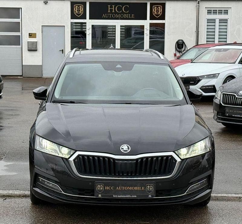 Schwarz Gebraucht 2020 Skoda Octavia First Edition Kombi | 14.994 € (Teuer) - Bild 1/4
