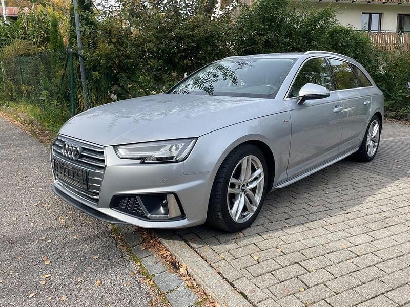 Grau Gebraucht 2020 Audi A4 S-Line Kombi | 33.990 € - Bild 1/4