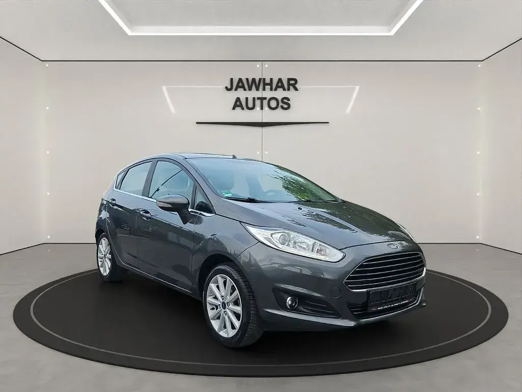 Gebraucht Ford Fiesta Titanium 101 PS (74 kW) 2015 Grau Kleinwagen