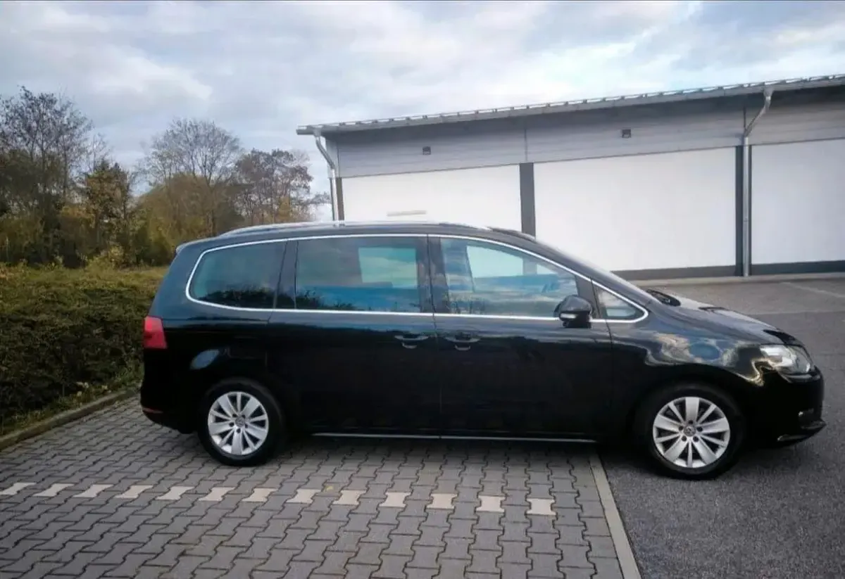 Gebraucht VW Sharan Trendline 140 PS (102 kW) 2012 Schwarz Van / Kleinbus