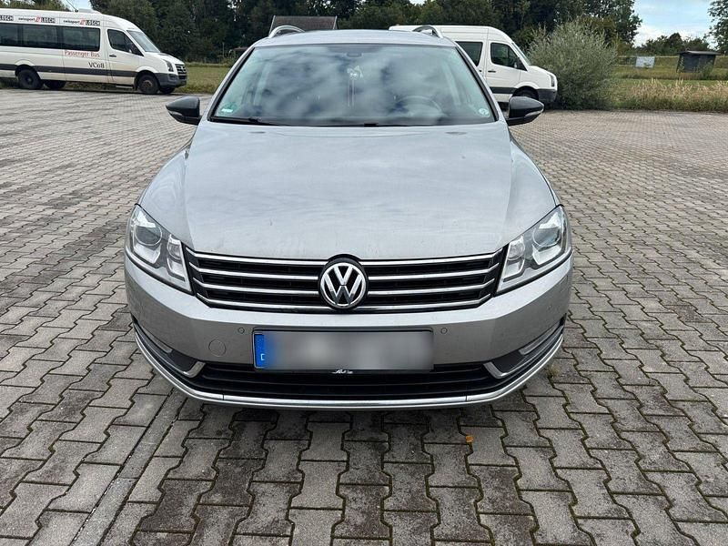 Silber Gebraucht 2014 VW Passat Highline Kombi | 9.100 € (Fairer Preis) - Bild 1/4