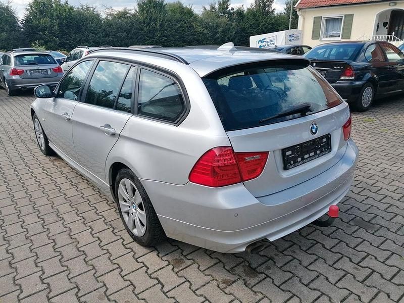 Gebraucht BMW 318 143 PS (105 kW) 2012 Silber Kombi