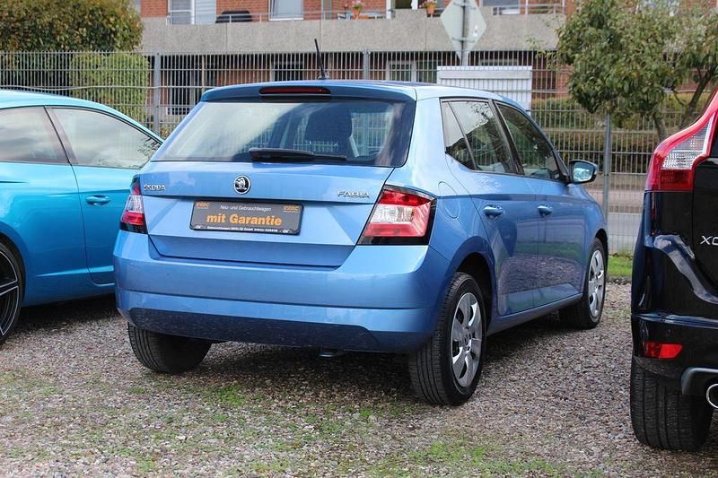 Gebraucht Skoda Fabia Active 60 PS (44 kW) 2015 Blau Kleinwagen