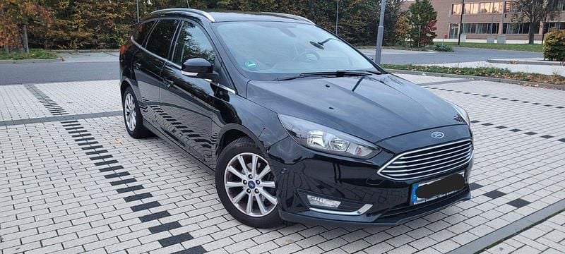 Schwarz Gebraucht 2017 Ford Focus Titanium Kombi | 5.900 € (Superpreis) - Bild 1/4