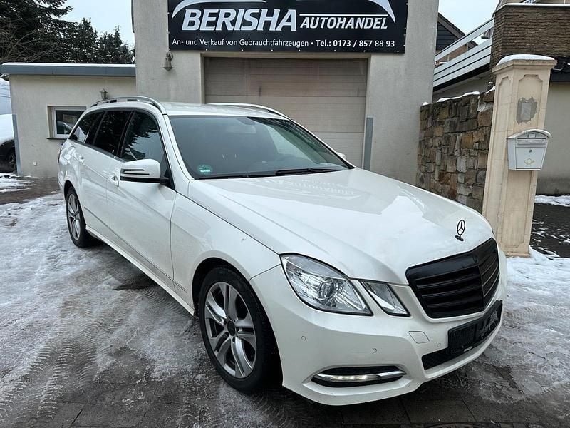 Weiß Gebraucht 2012 Mercedes E220 Avantgarde Kombi | 5.999 € (Superpreis) - Bild 1/4