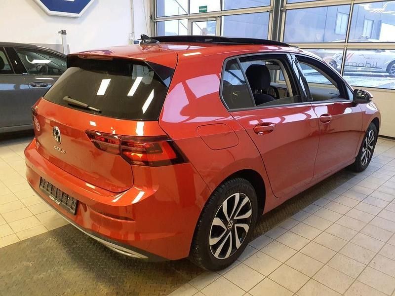 Gebraucht VW Golf VIII Active 220 PS (161 kW) 2022 Rot Limousine