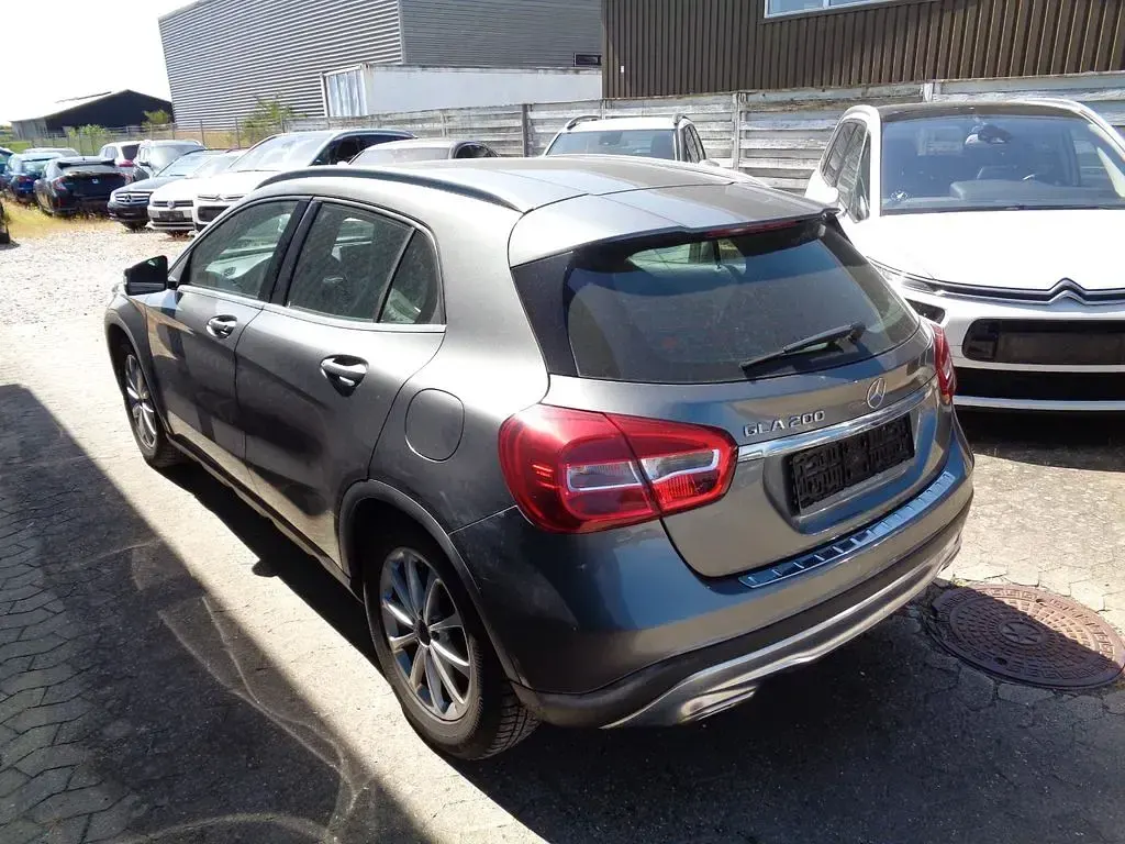 Gebraucht Mercedes GLA200 156 PS (114 kW) 2015 Grau SUV