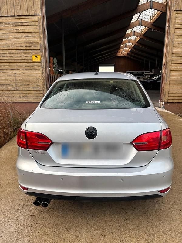 Gebraucht VW Jetta 105 PS (77 kW) 2012 Silber Limousine