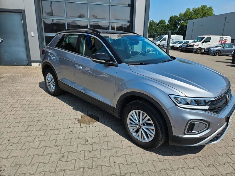 Silber metallic Gebraucht 2024 VW T-Roc Life SUV | 27.690 € (Guter Preis) - Bild 1/4