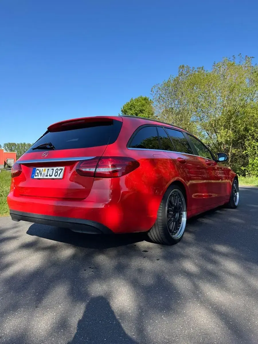 Second-hand Mercedes C220 170 CP (125 kW) 2017 Roșu Berlinǎ