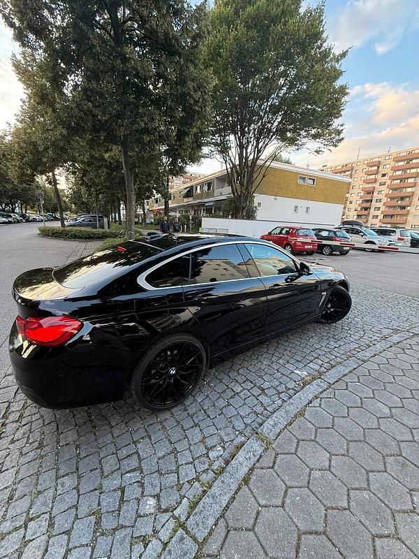 Schwarz Gebraucht 2018 BMW 418 Gran Coupé Sport Line Coupé | 19.250 € - Bild 1/4