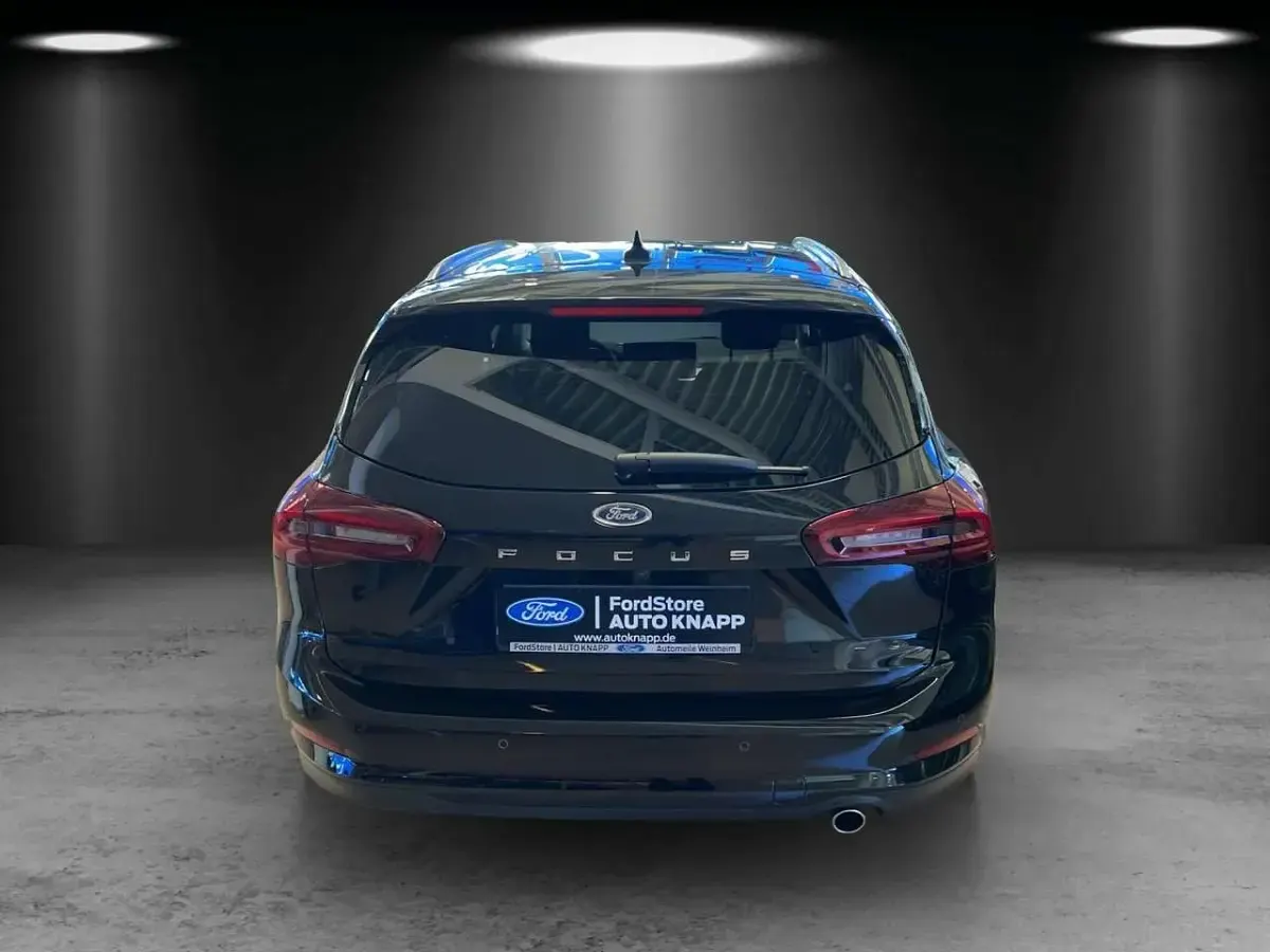 Gebraucht Ford Focus Titanium 125 PS (91 kW) 2025 Agate black Kombi
