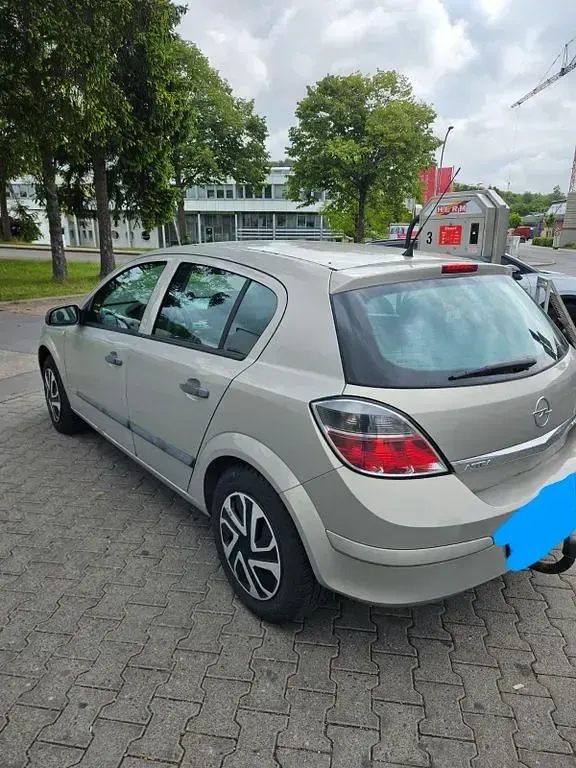 Gebraucht Opel Astra 90 PS (66 kW) 2009 Limousine