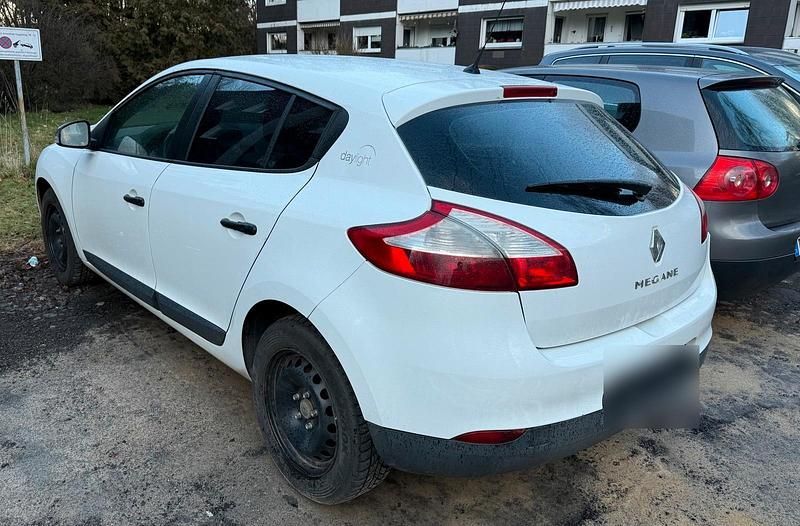 Gebraucht Renault Mégane 110 PS (80 kW) 2011 Weiß Limousine