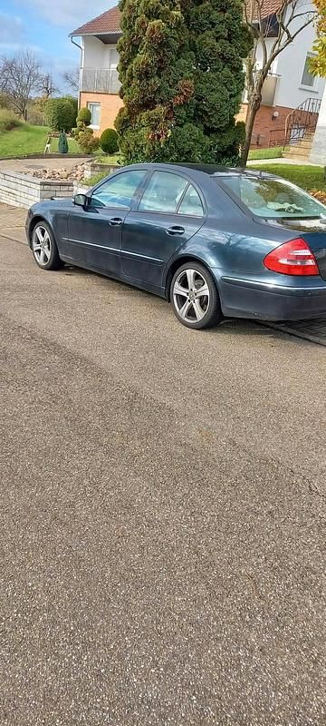 Gebraucht Mercedes E280 177 PS (130 kW) 2004 Schwarz Limousine
