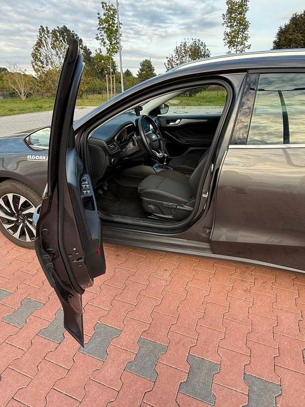 Grau Gebraucht 2022 Ford Focus Style Kombi | 14.500 € (Superpreis) - Bild 1/4