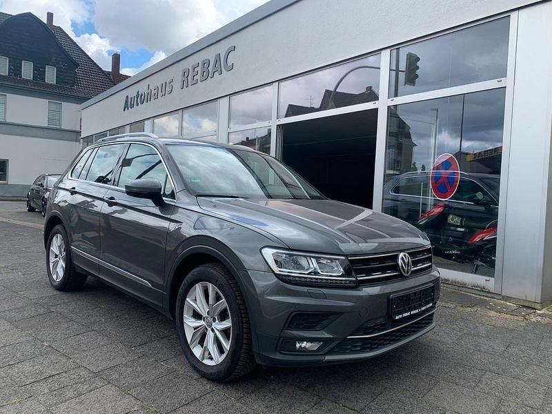 Indiumgrau metallic Gebraucht 2018 VW Tiguan Highline SUV | 19.990 € (Superpreis) - Bild 1/4