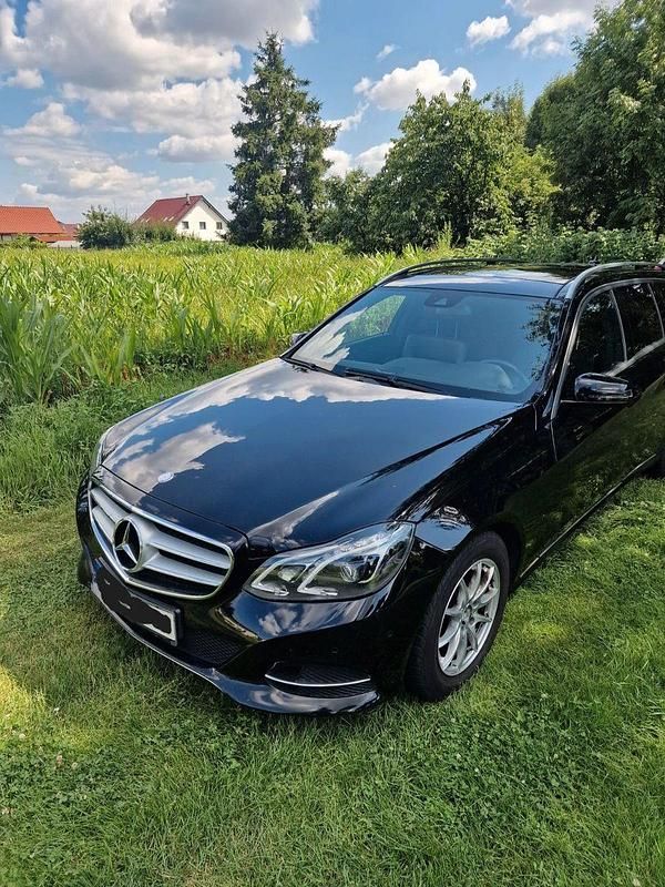 Schwarz Gebraucht 2014 Mercedes E300 Kombi | 12.000 € (Guter Preis) - Bild 1/4
